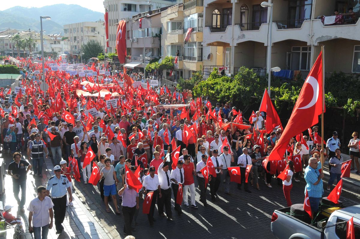 Marmaris\'te Binlerce Kişi Terörü Lanetledi