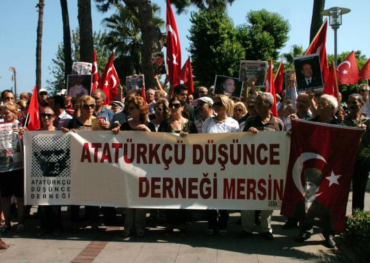 Mersin\'de Balyoz Davası Kararlarına Tepki