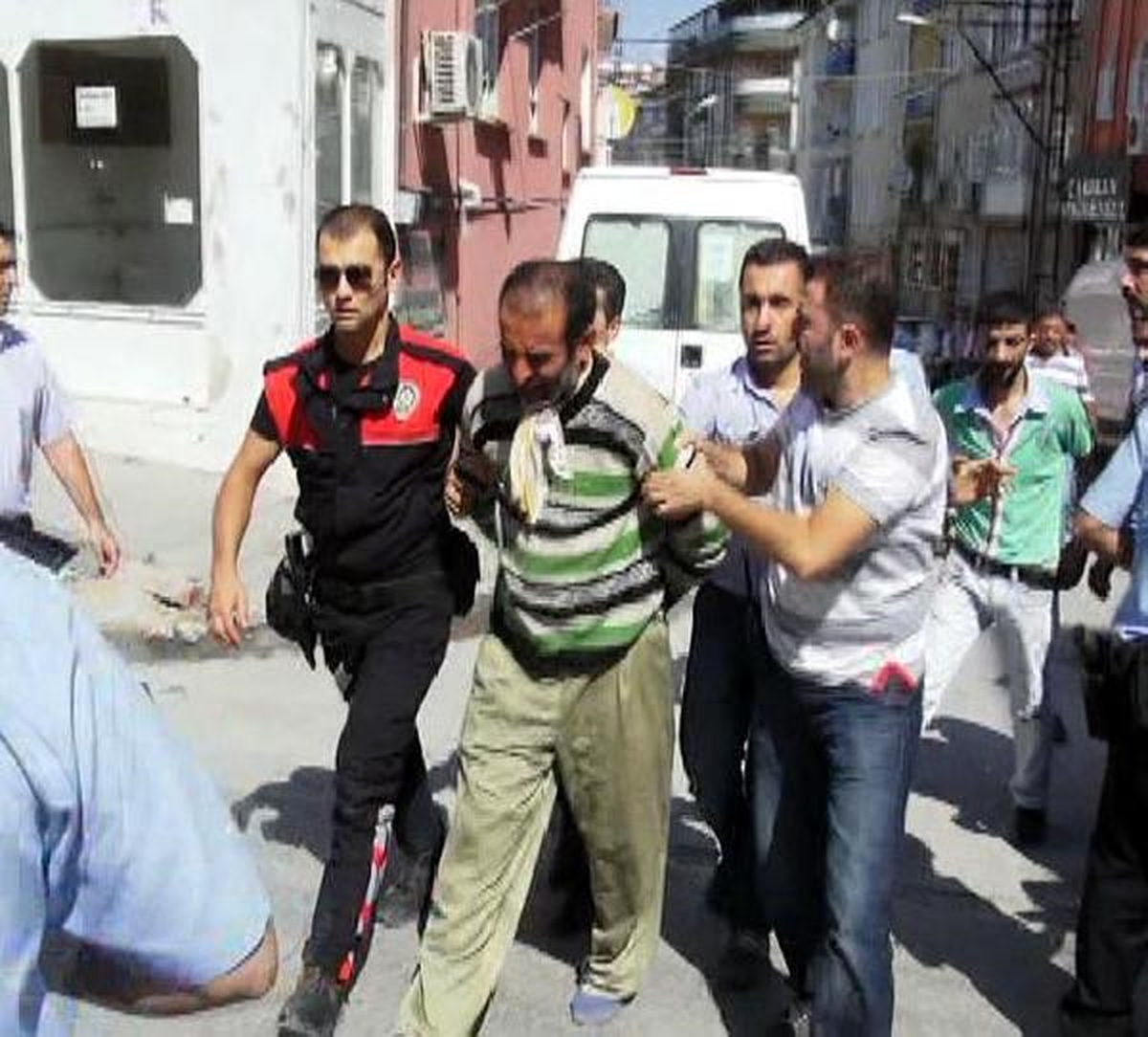 Polis, Akli Dengesi Bozuk Kişiye Biber Gazı Kullandı