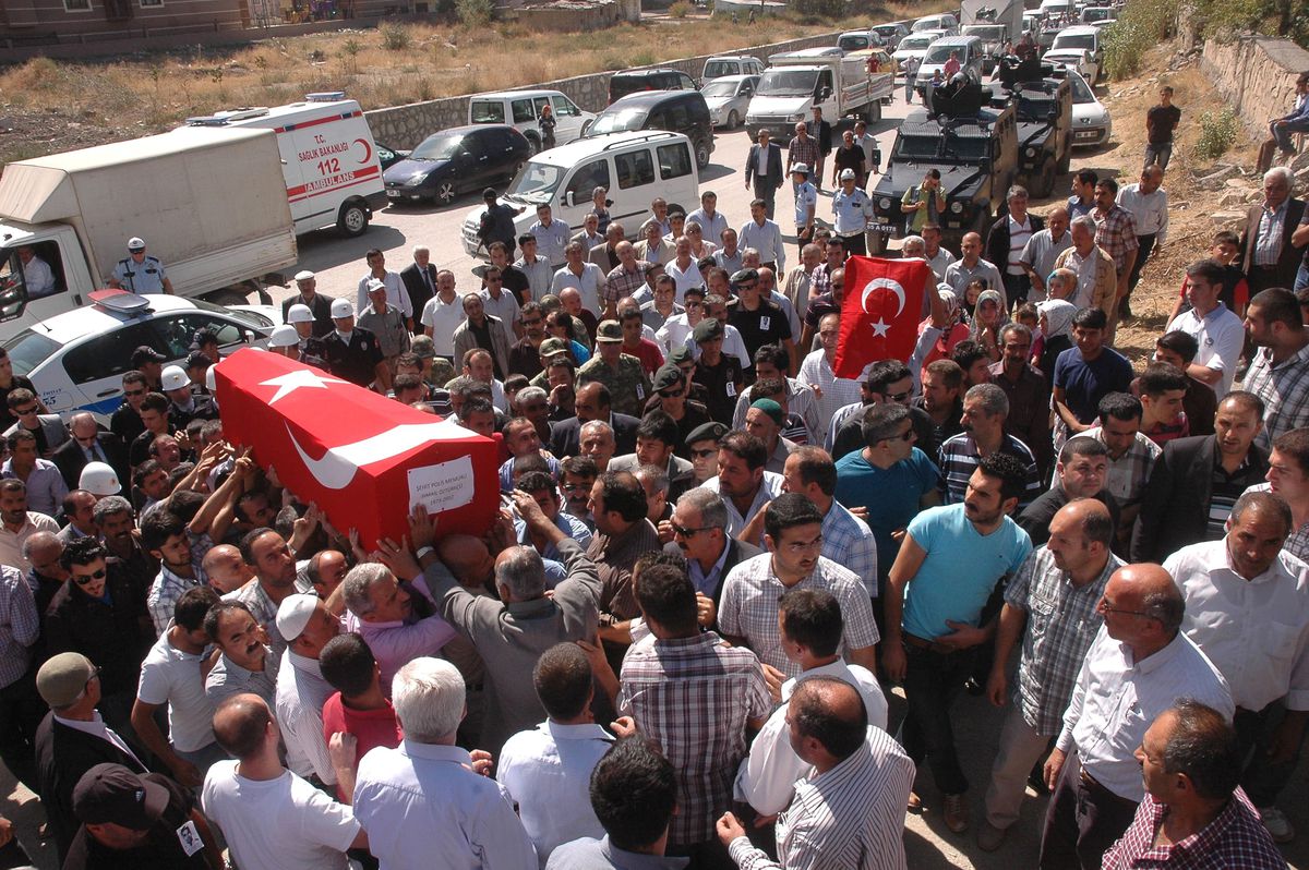 Şehit Polis Öztürkçü Toprağa Verildi