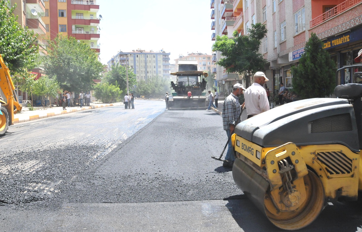 Siirt\'te Yol Asfaltlama Çalışması
