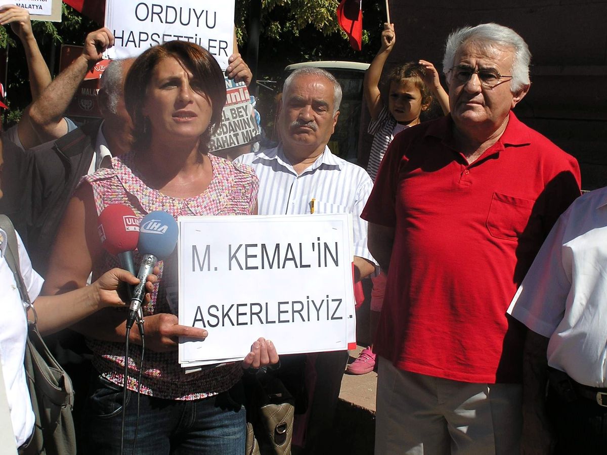 Taksim\'de "Balyoz Davası" Kararı Protesto Edildi