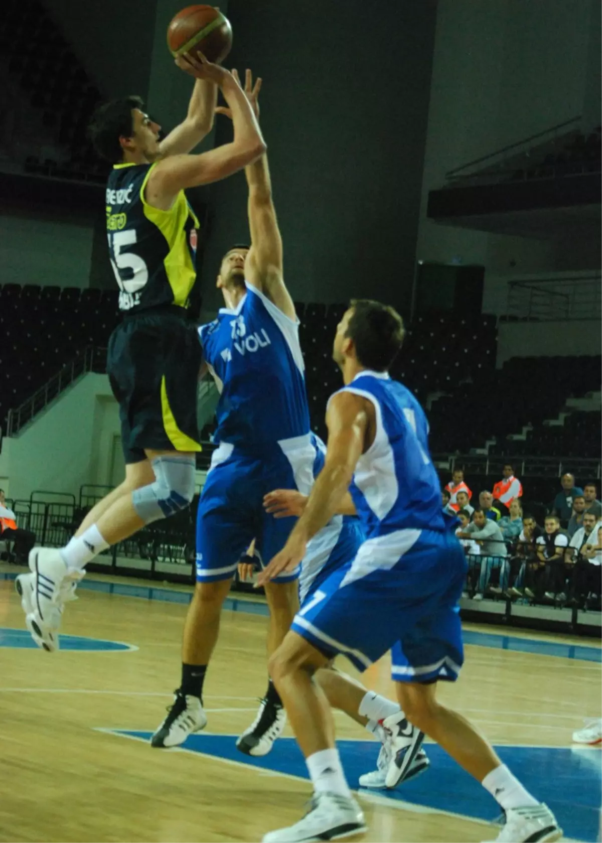 Ted Ankara Kolejliler, Pınar Karşıyaka\'yı Devirdi