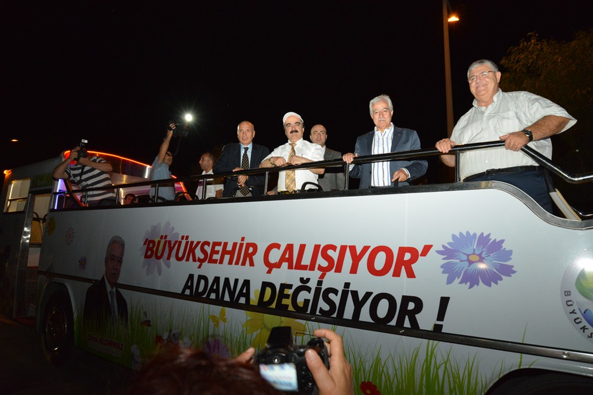 Üstü Açık Otobüs ile Gece Turu