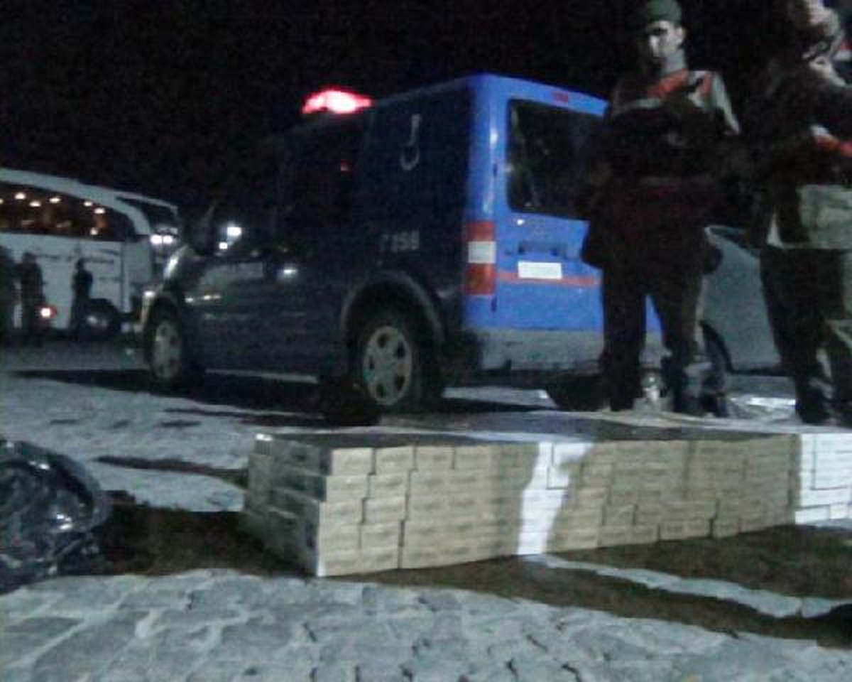 Yolcu Otobüsünde Eroin ve Kaçak Sigara Ele Geçirildi