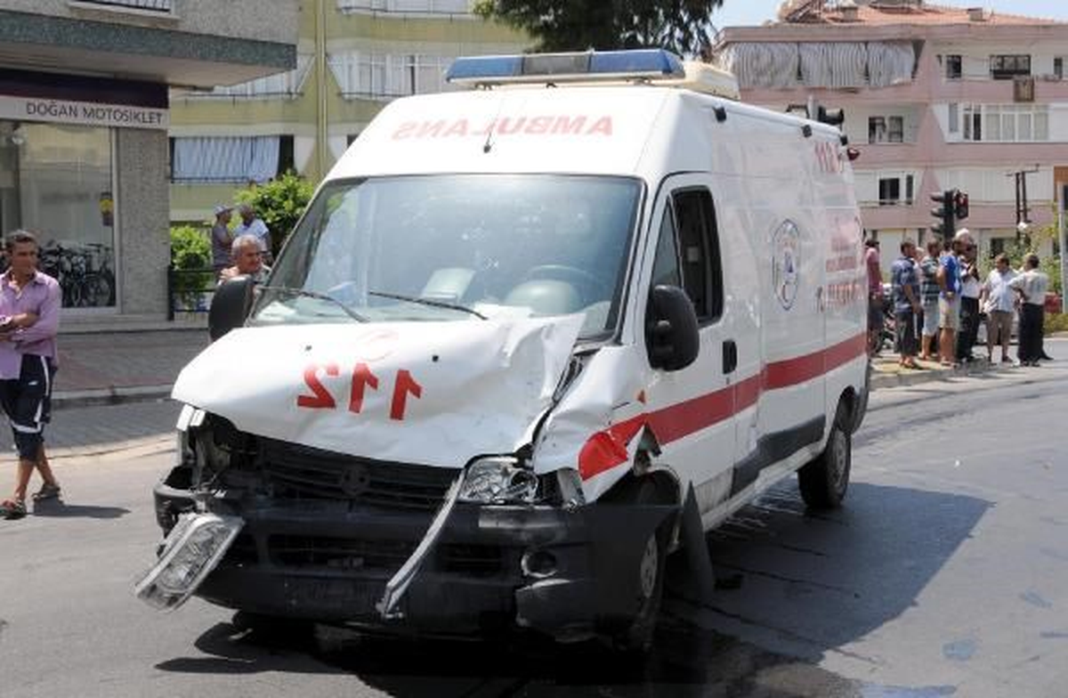 Zonguldak\'ta Ambulans Kaza Yaptı