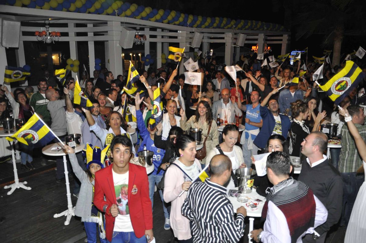 Alex\'in 10 Numarası Hande Yener\'e
