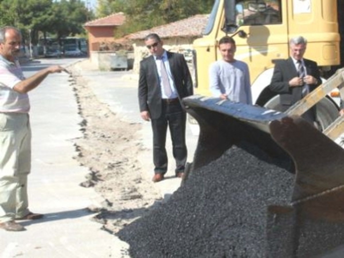 Belediye Başkanı Çağlayan, Yol Yapım Çalışmalarını İnceledi