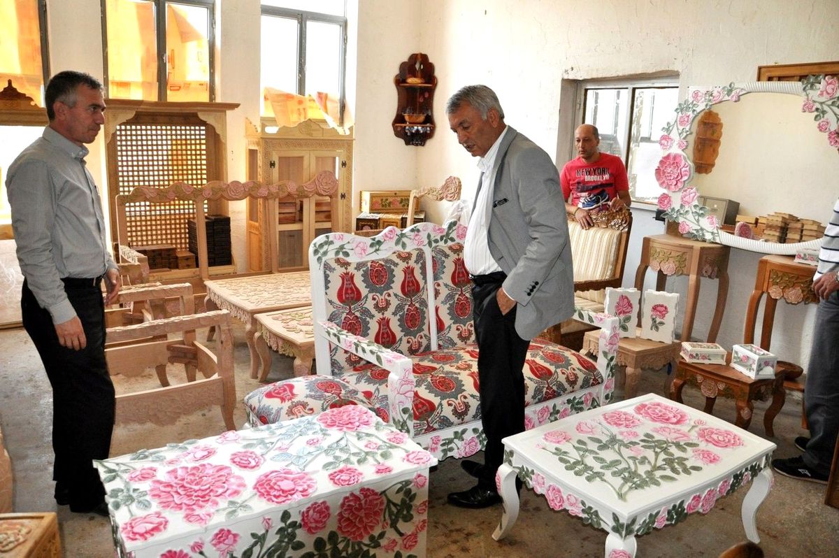 Isparta Belediye Başkanı Günaydın Ahşap Ürünleri İnceledi