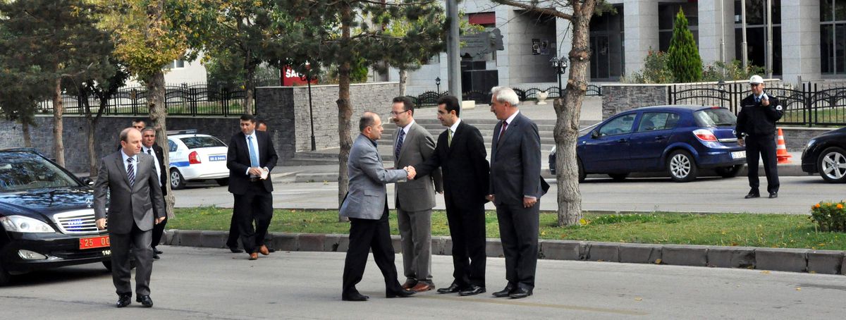 Sağlık Bakanı Prof. Dr. Recep Akdağ\'dan Ambulansla Silah Taşındığı İddiaları Tepki Açıklaması