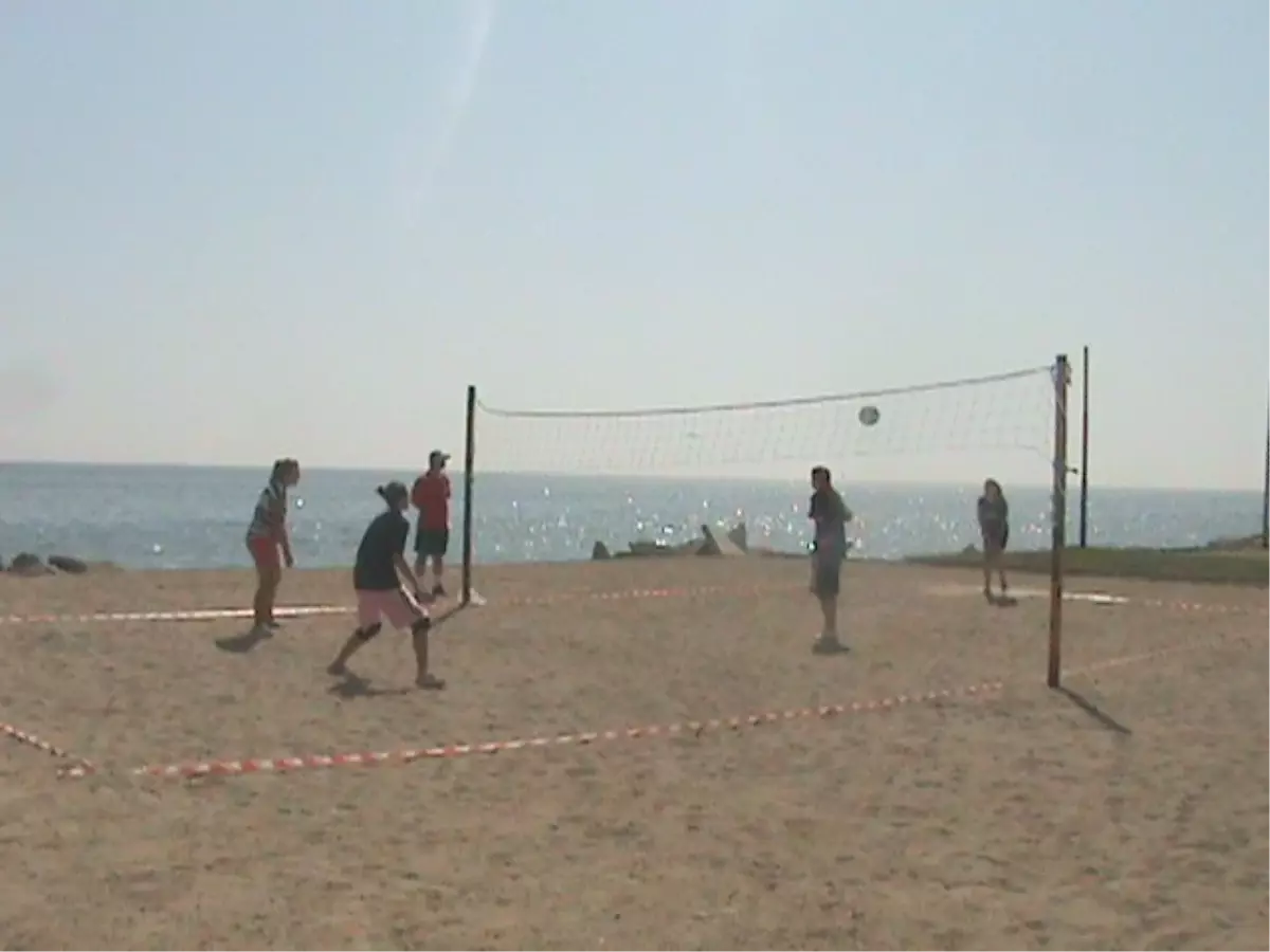 Tekirdağ\'da Plaj Voleybolu