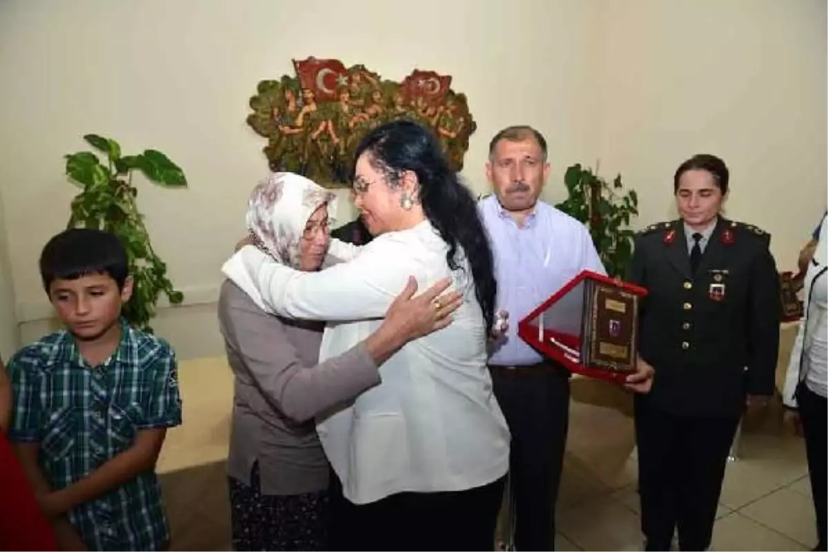 Türkan Şoray, Şehit Ailelerinin Acısına Ortak Oldu