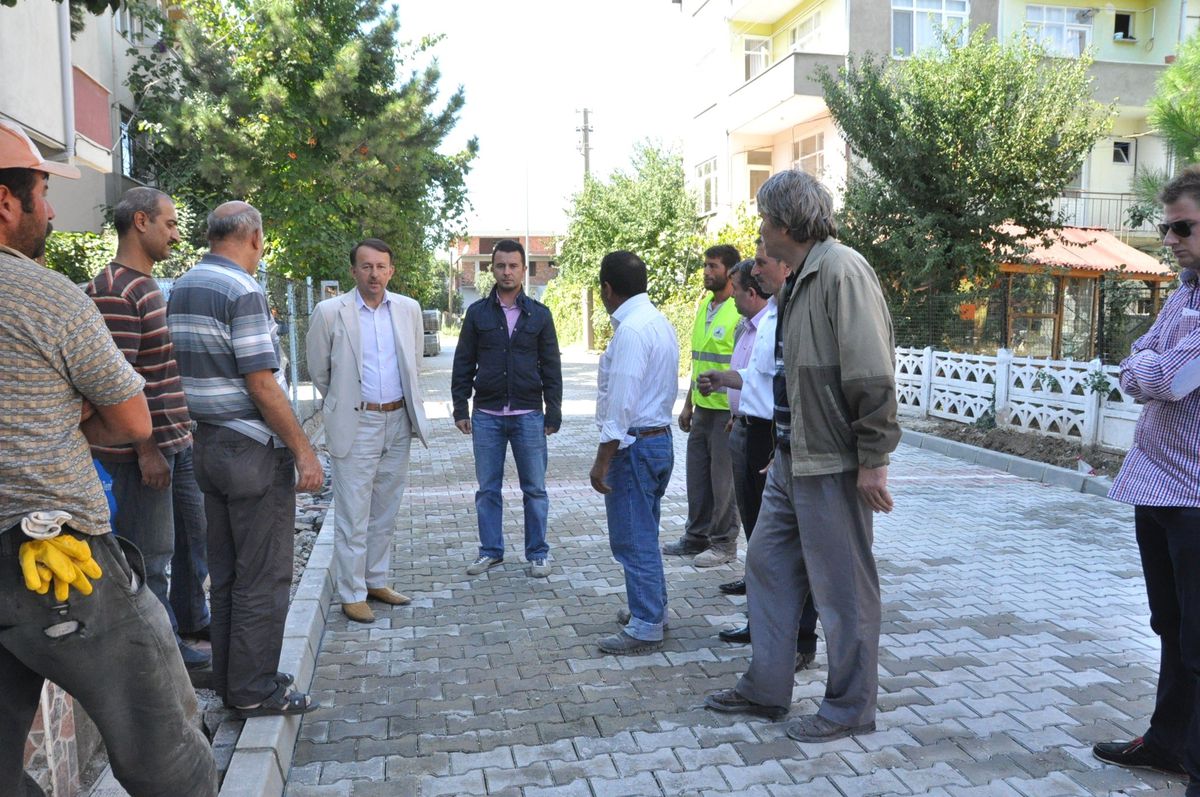 Başkan Karabalık, İstasyon Mahallesinde Parke Çalışmalarını İnceledi