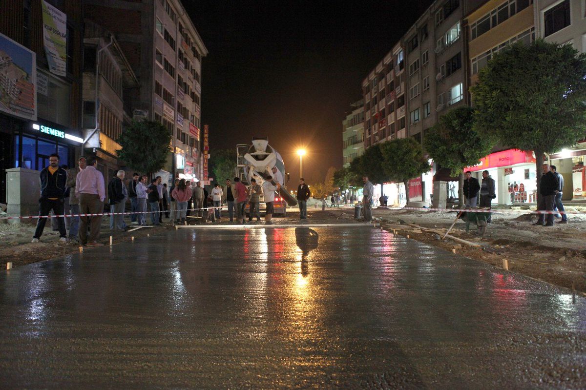 Bolu\'da İzzet Baysal Caddesi Şekilleniyor