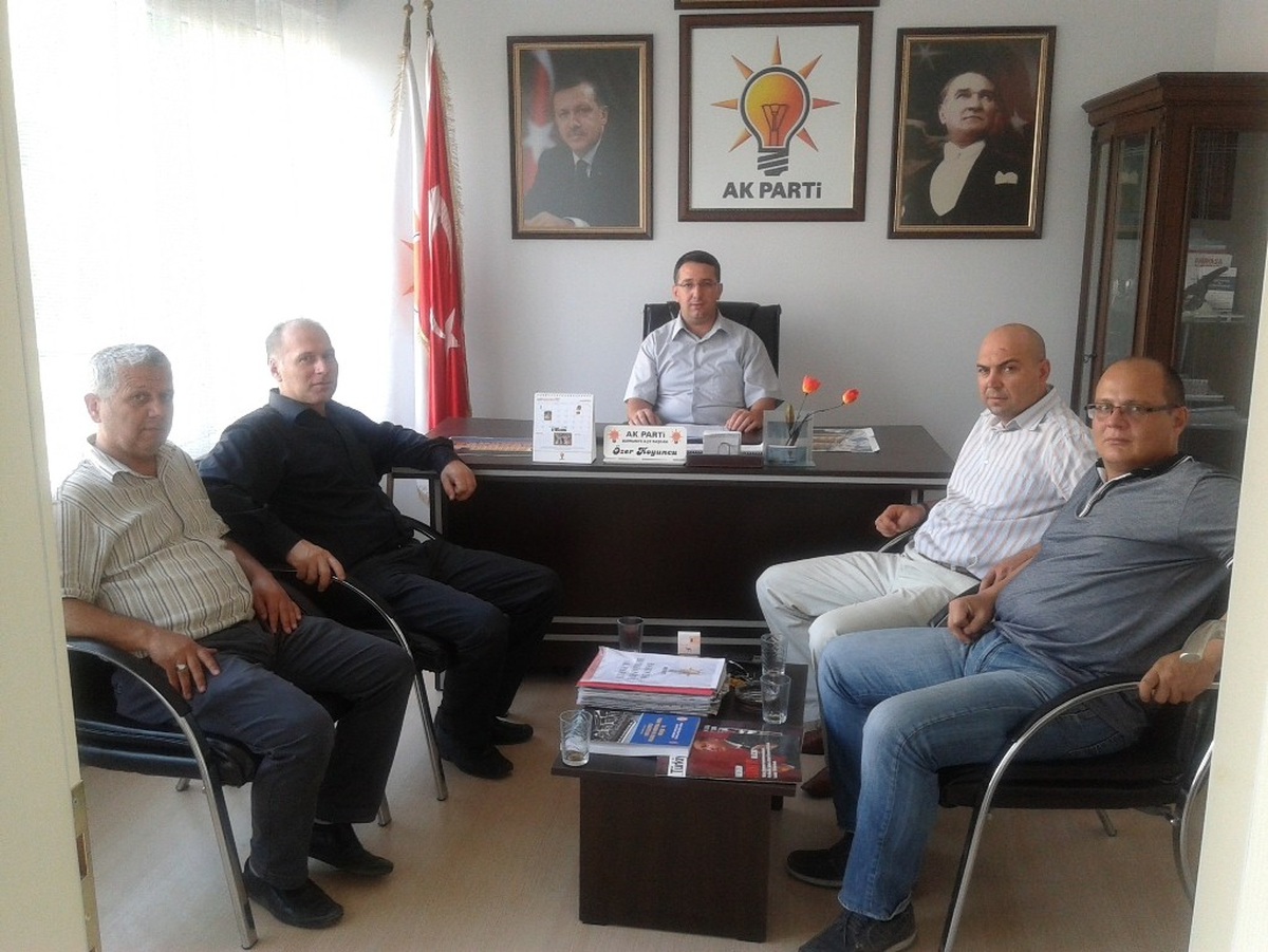Burhaniyeli İş Adamından AK Parti\'ye Ziyaret