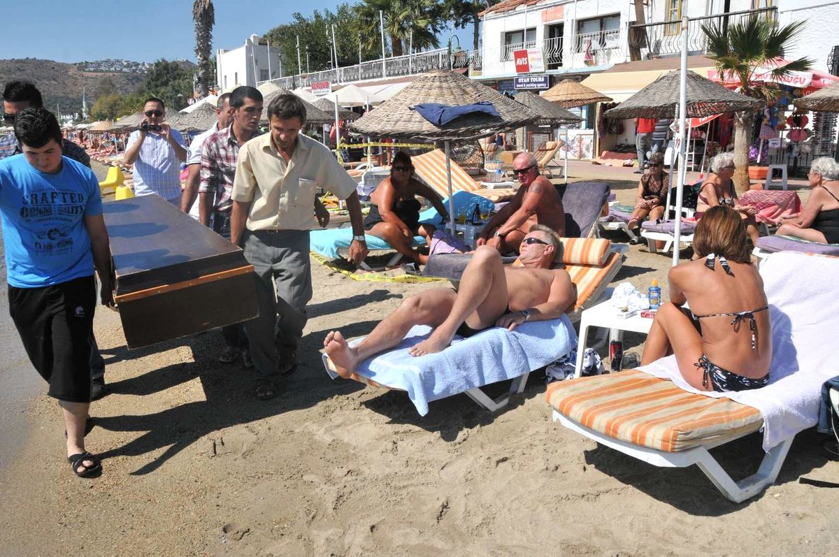 Denizde Şakalaşırken Canından Oldu