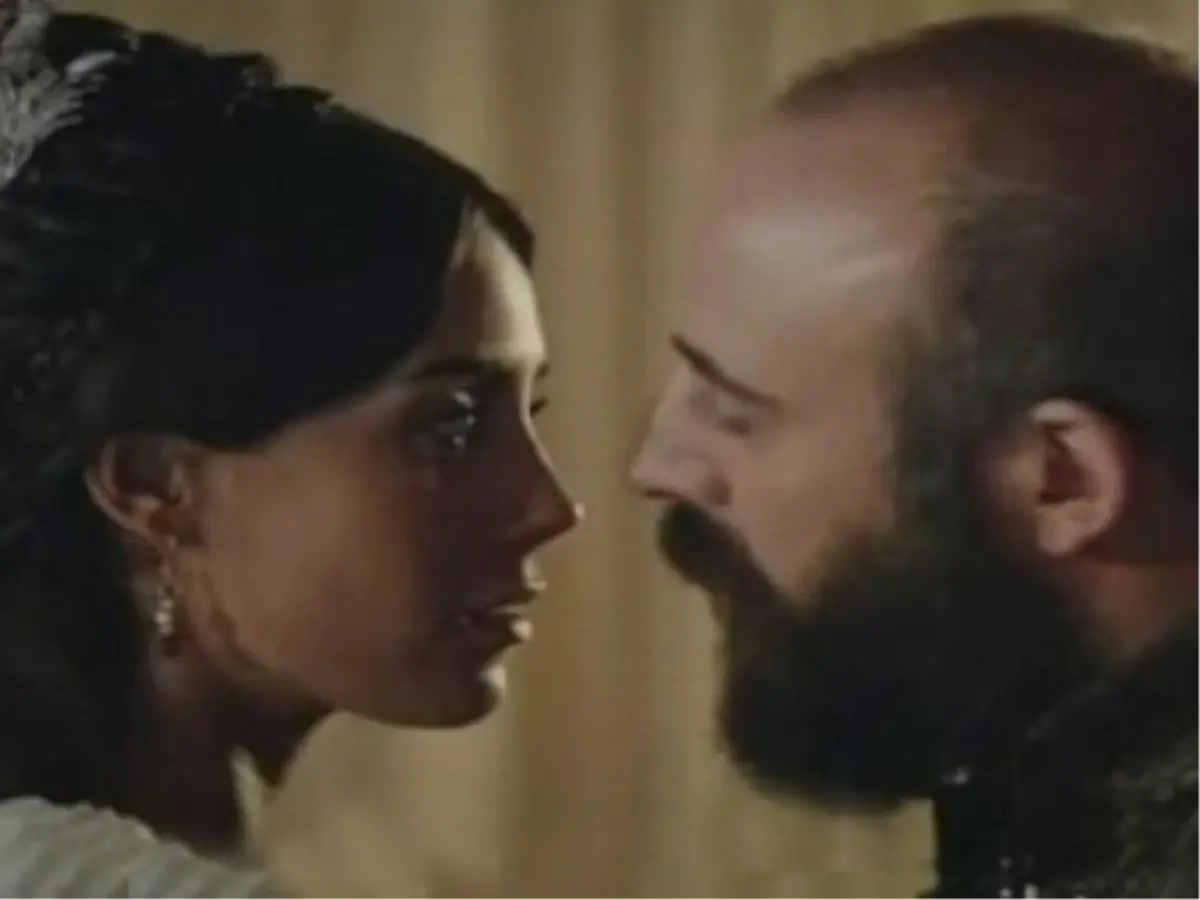 Firuze ve Süleyman\'dan Muhteşem Öpüşme
