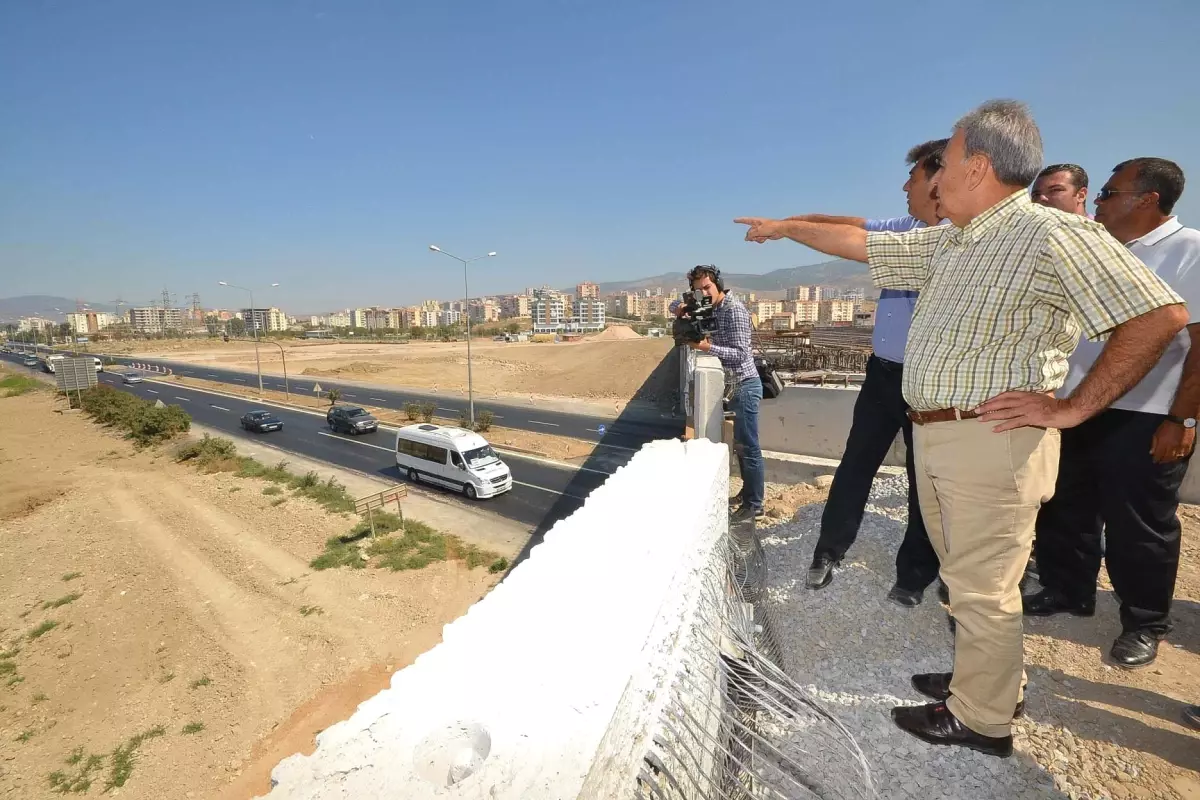 İzmir Büyükşehir Belediye Başkanı Aziz Kocaoğlu\'ndan Kavşak Müjdesi