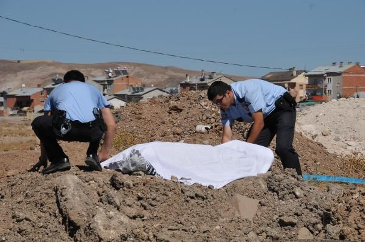 Kaldırım Taşı Toplarken Kalp Krizi Geçirip Öldü