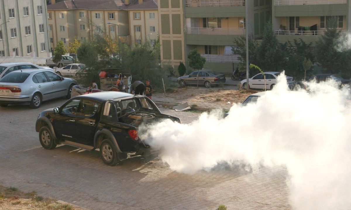 Kilis\'te İlaçlama Çalışmaları Devam Ediyor