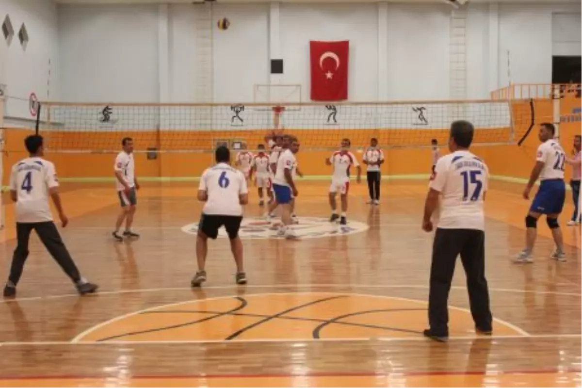 Kurumlar Arası Voleybol Turnuvası Başladı