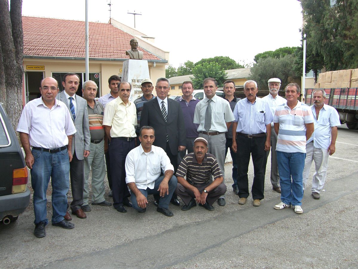 Manisalı Arıcılara Kovan Tabanı Dağıtıldı