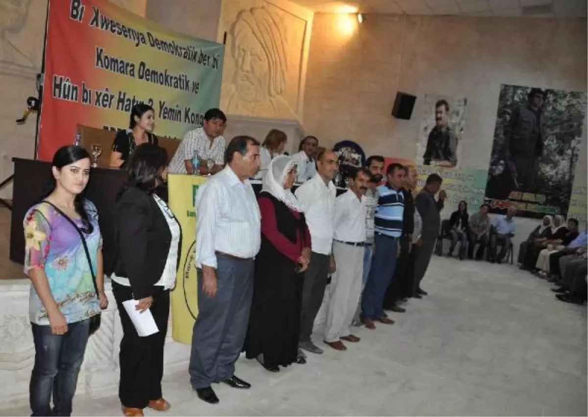 Öcalan ve PKK\'lı Posterleri Altında BDP Kongresi