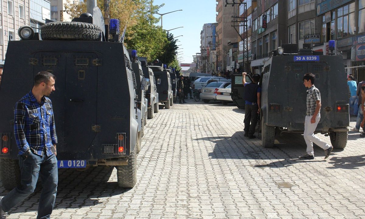 Yüksekova\'da Polis Memurunun Silahlı Saldırıda Şehit Olması