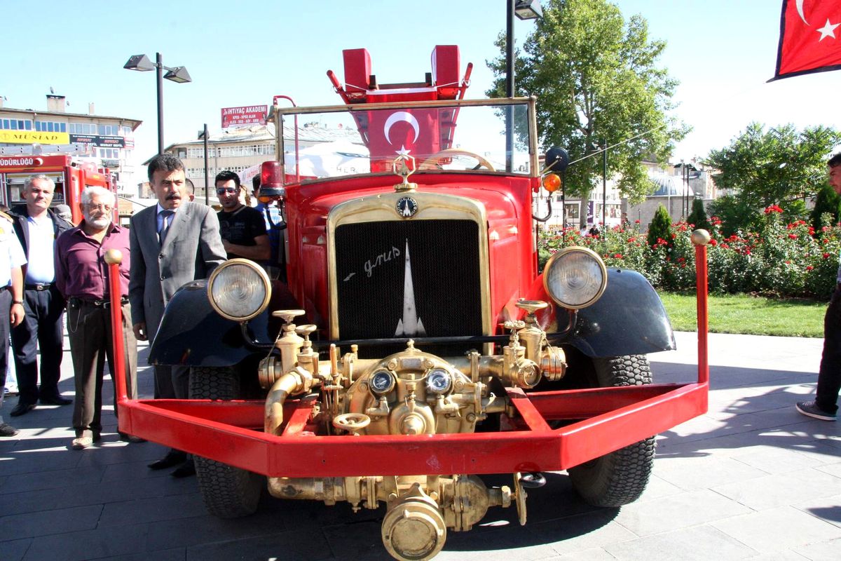 1936 Model İtfaiye Aracı Görücüye Çıktı