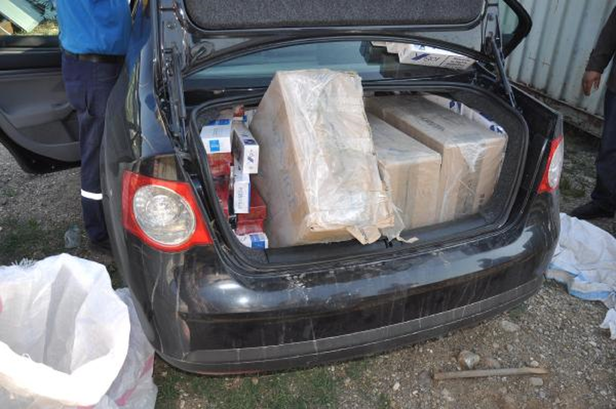 3 Otomobilden 30 Bin Paket Kaçak Sigara Çıktı