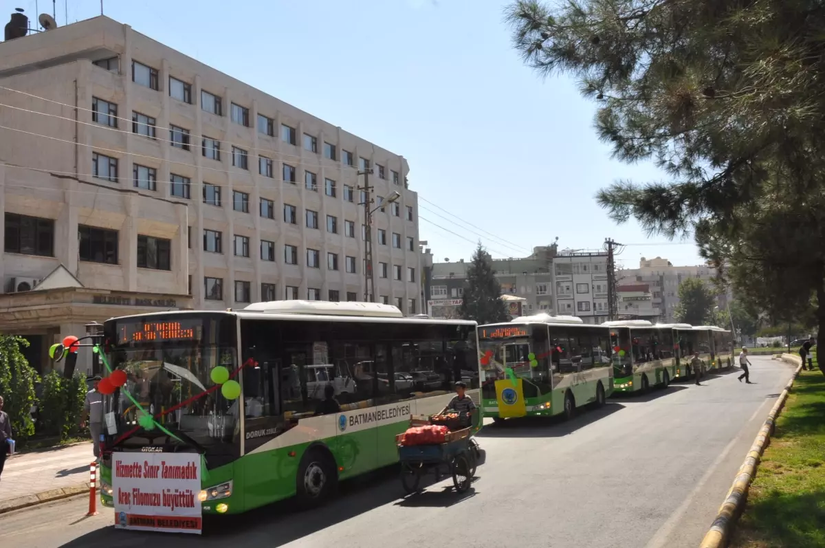 Batman Belediyesi 12 Halk Otobüsü Daha Hizmete Soktu