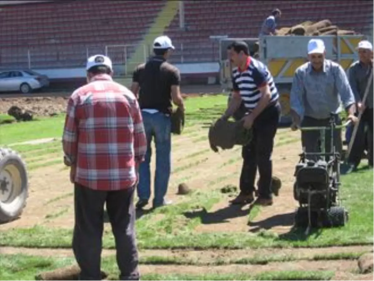 Elazığ Atatürk Stadı\'ndaki Tadilat Çalışmaları