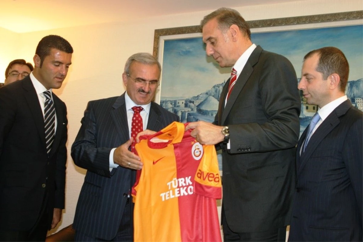 Galatasaraylı Kulübü\'nden "Van İçin 1\'iz" Projesi