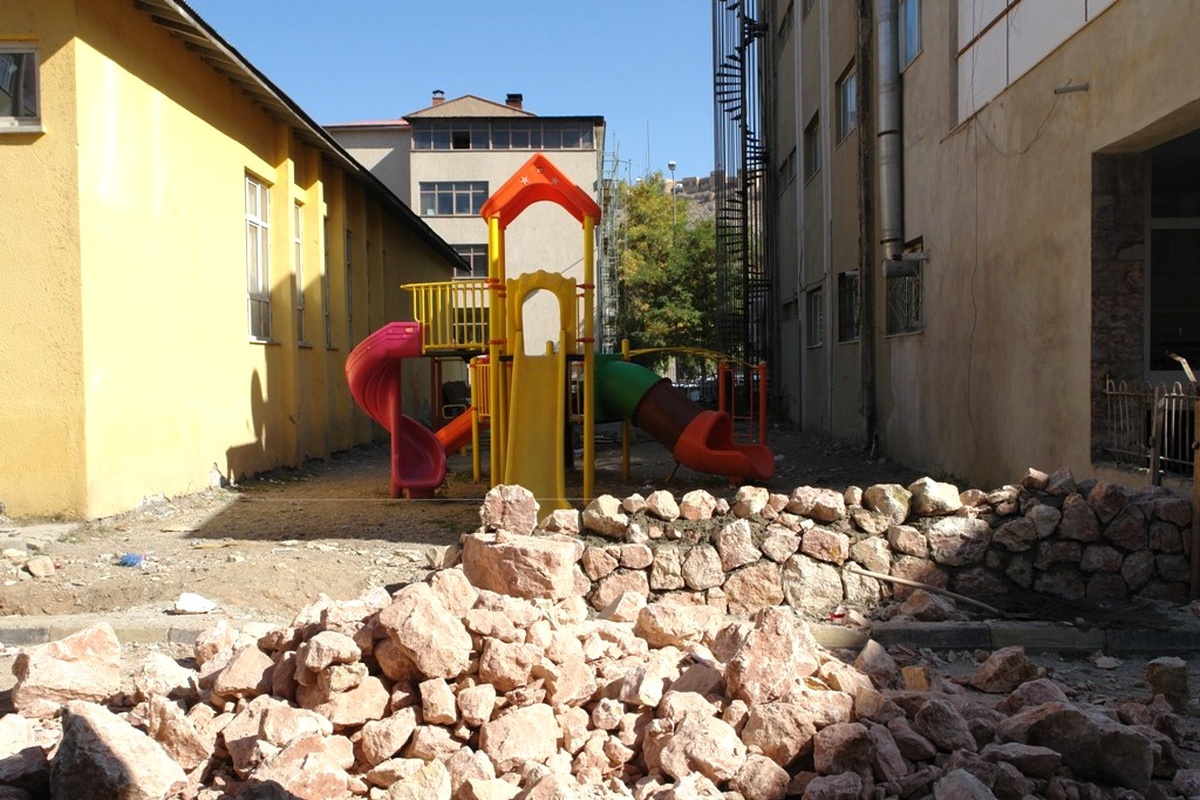 Güvenli Çocuk Parklarına Bir Yenisi Daha Ekleniyor