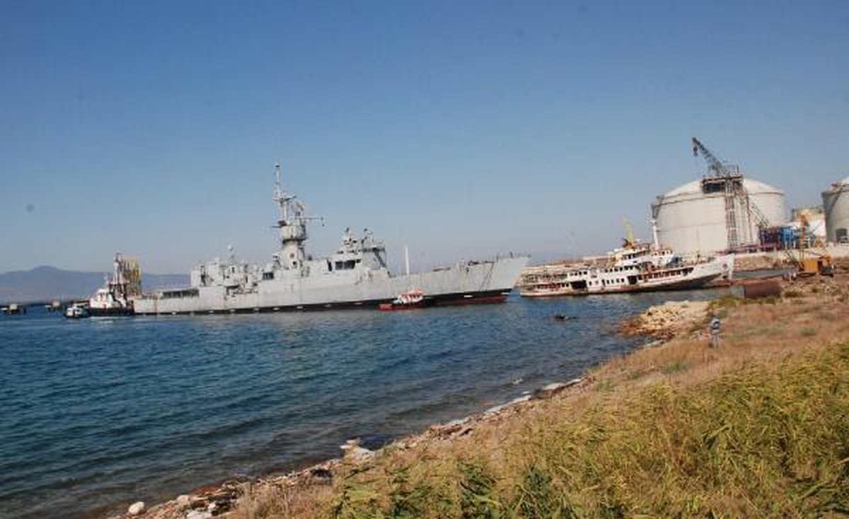 Hurdaya Ayrılan Tcg Muavenet Aliağa Söküm Tesislerine Getirildi