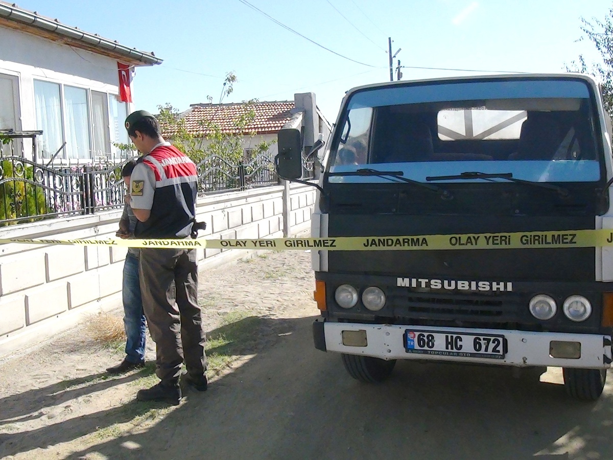 Kamyonetin Altında Kalan Çocuk Öldü