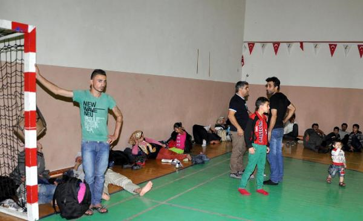 Kemer\'de Yakalanan 105 Kaçak, Sınır Dışı Edilecek