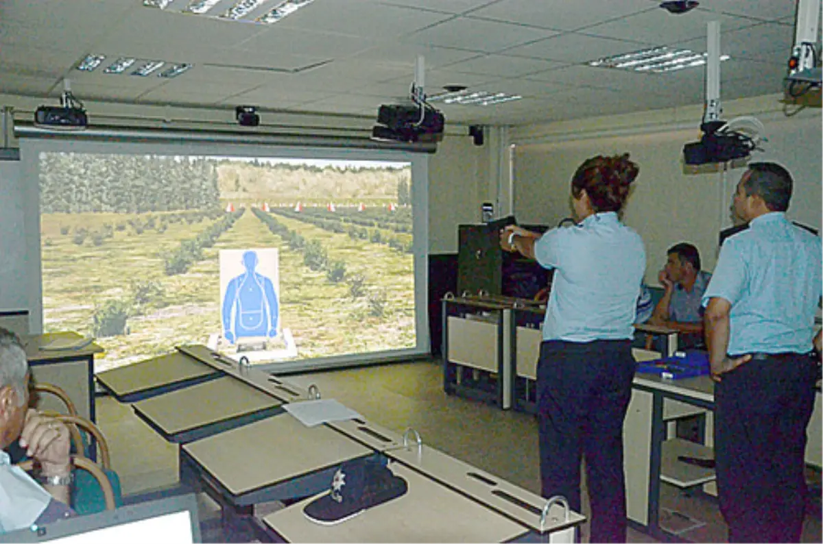 Manisa\'da Polise Simülasyonlu Atış Eğitimi