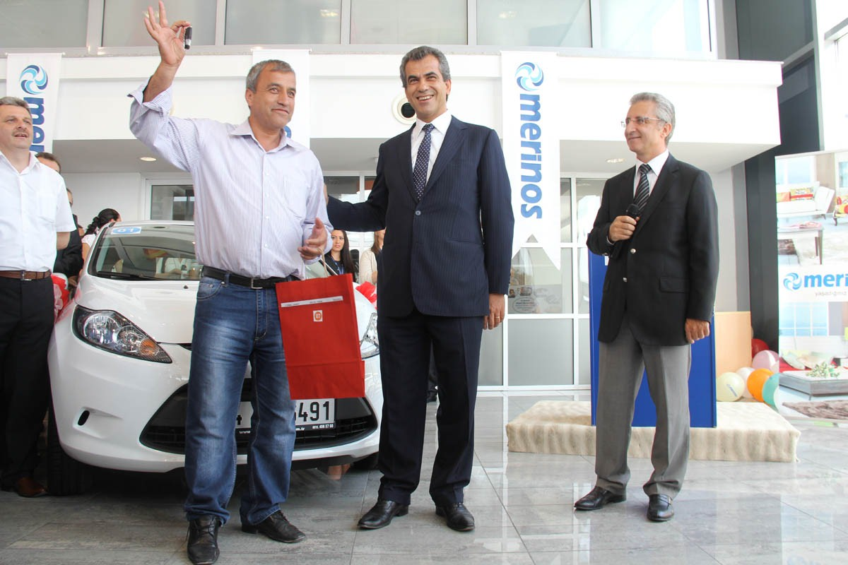 Merinos Araba Kampanyasında İlk Talihliler Arabalarına Kavuştu