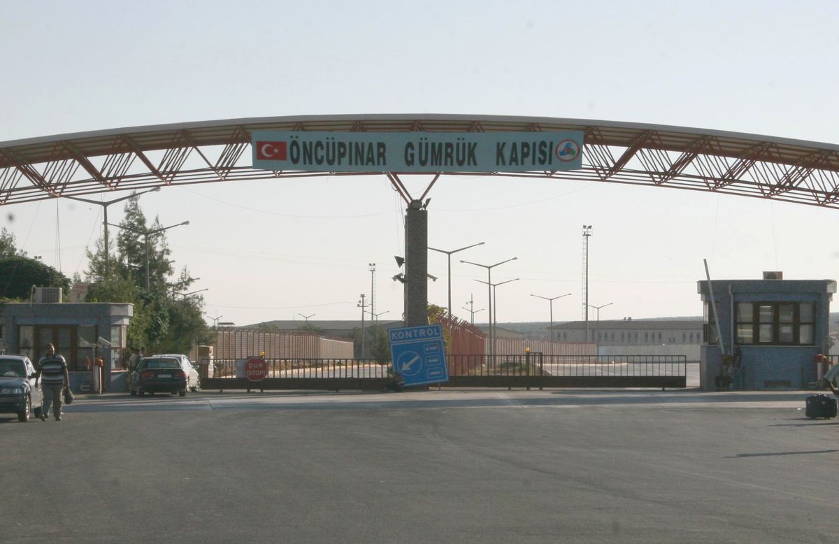 Öncüpınar Sınır Kapısı\'na Tabela Asıldı