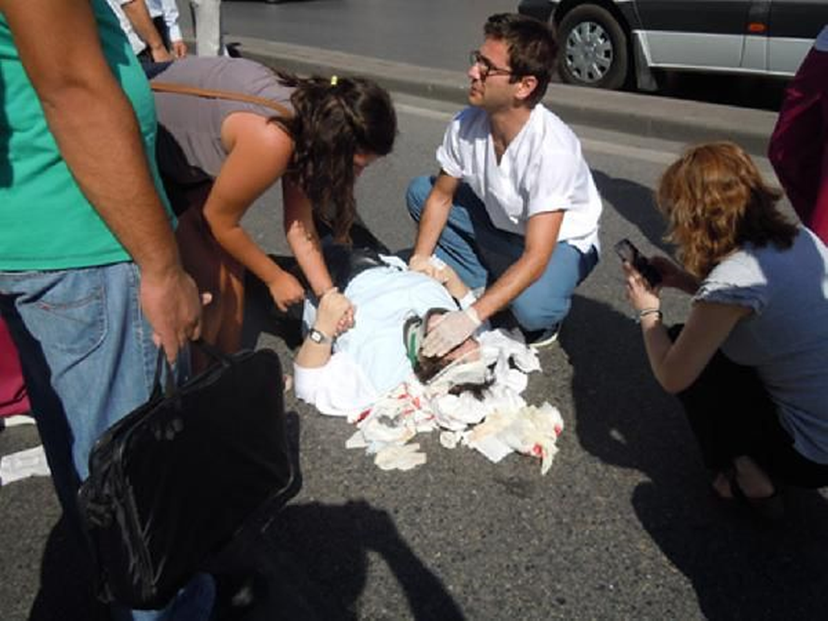 Otomobil Dereye Uçtu: 2 Yaralı