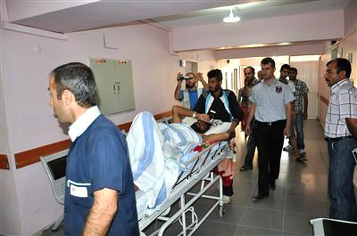Sınırı Kaçak Geçmek İsteyen 3 Suriyeli Mayın Patlamasında Yaralandı