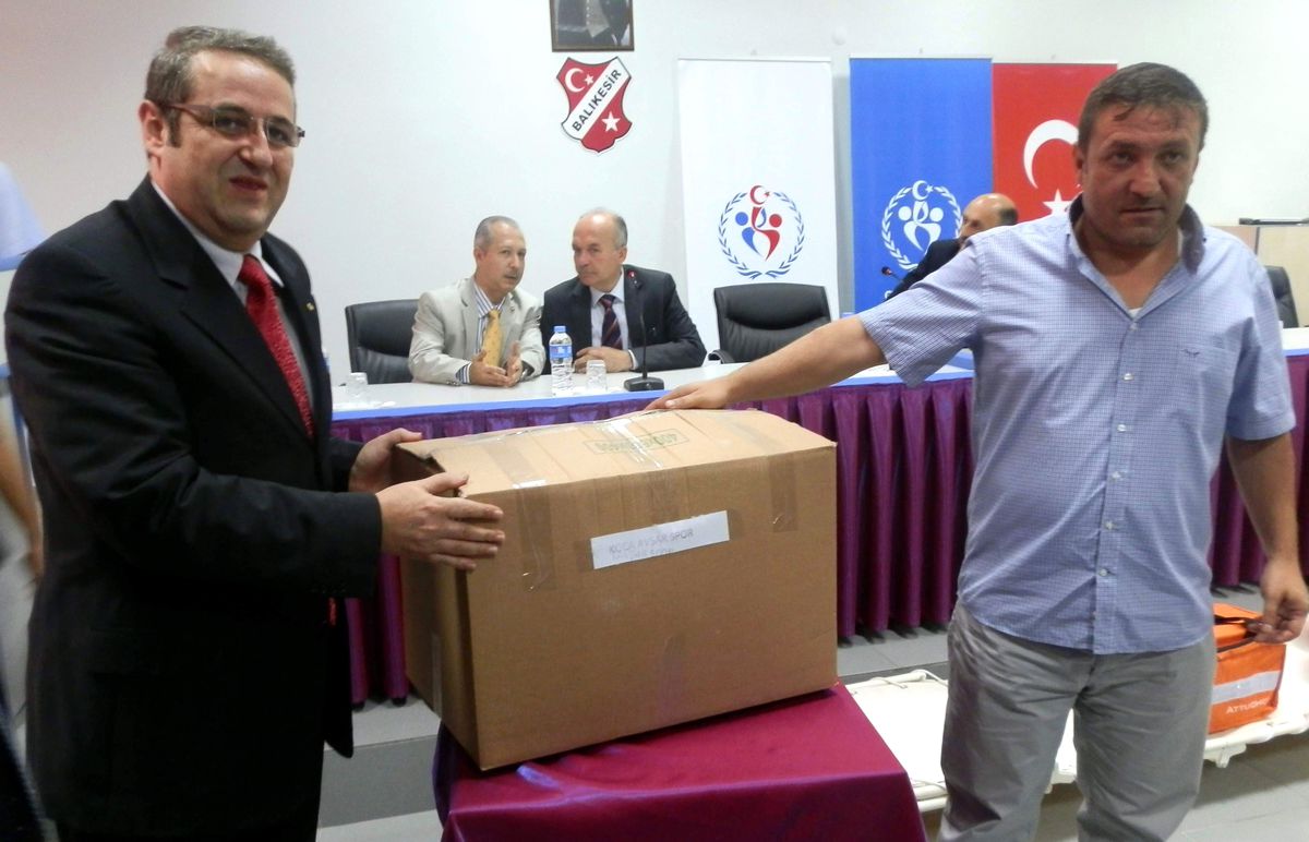 Amatör Spor Kuluplerine Malzeme Yardımı