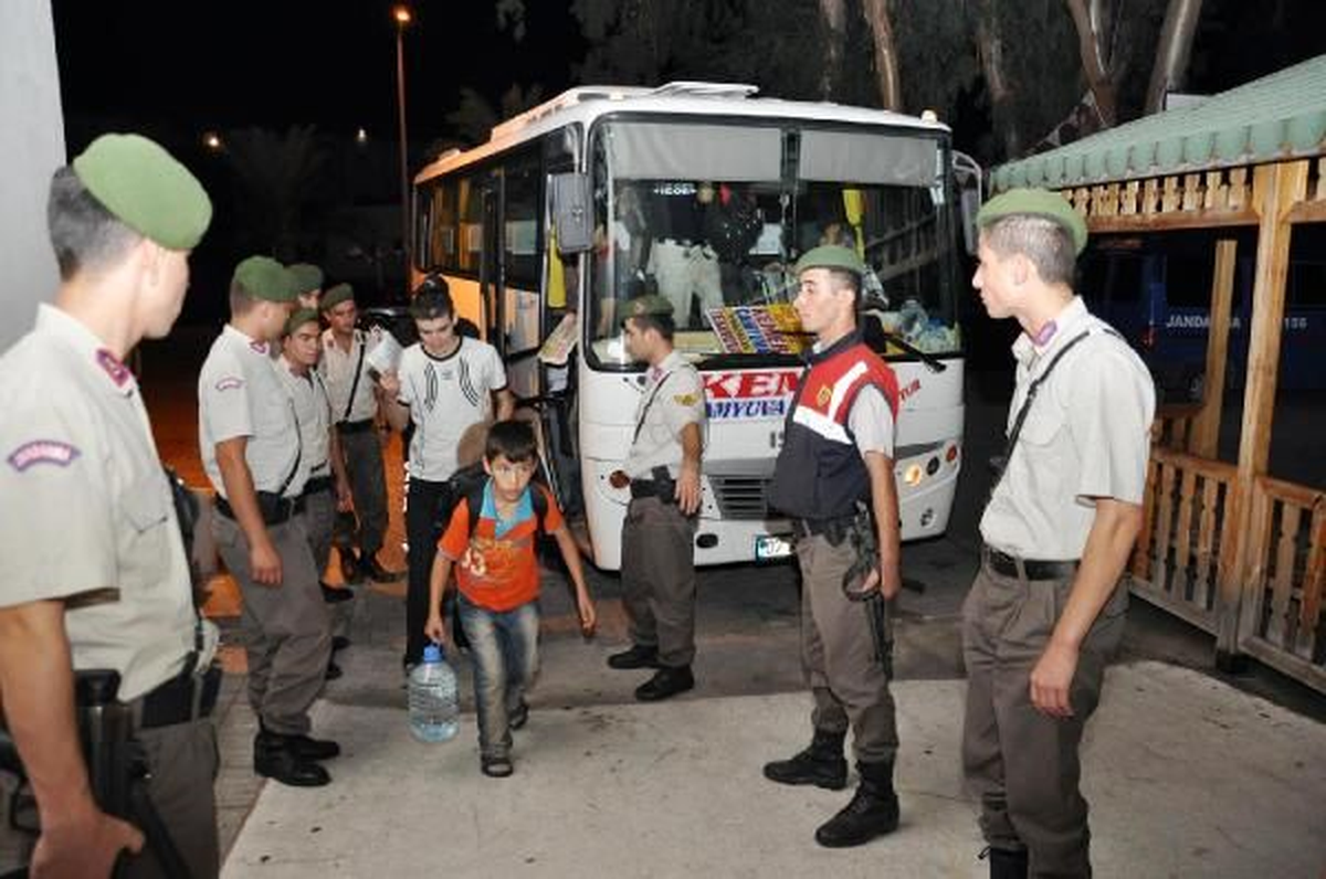 Antalya\'da 90 Kaçak İşçi Yakalandı