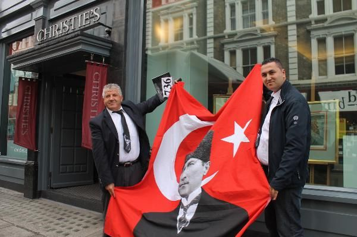 Atatürk İçin Üretilen Tabanca Londra\'da Satıldı