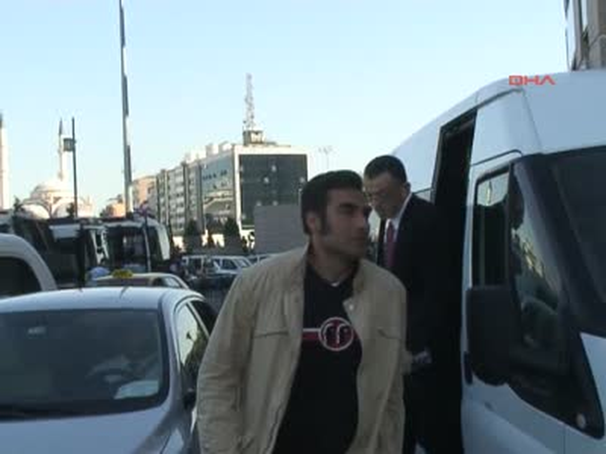 Balyoz\'da Yakalama Kararı Bulunan Askerler Adliyede
