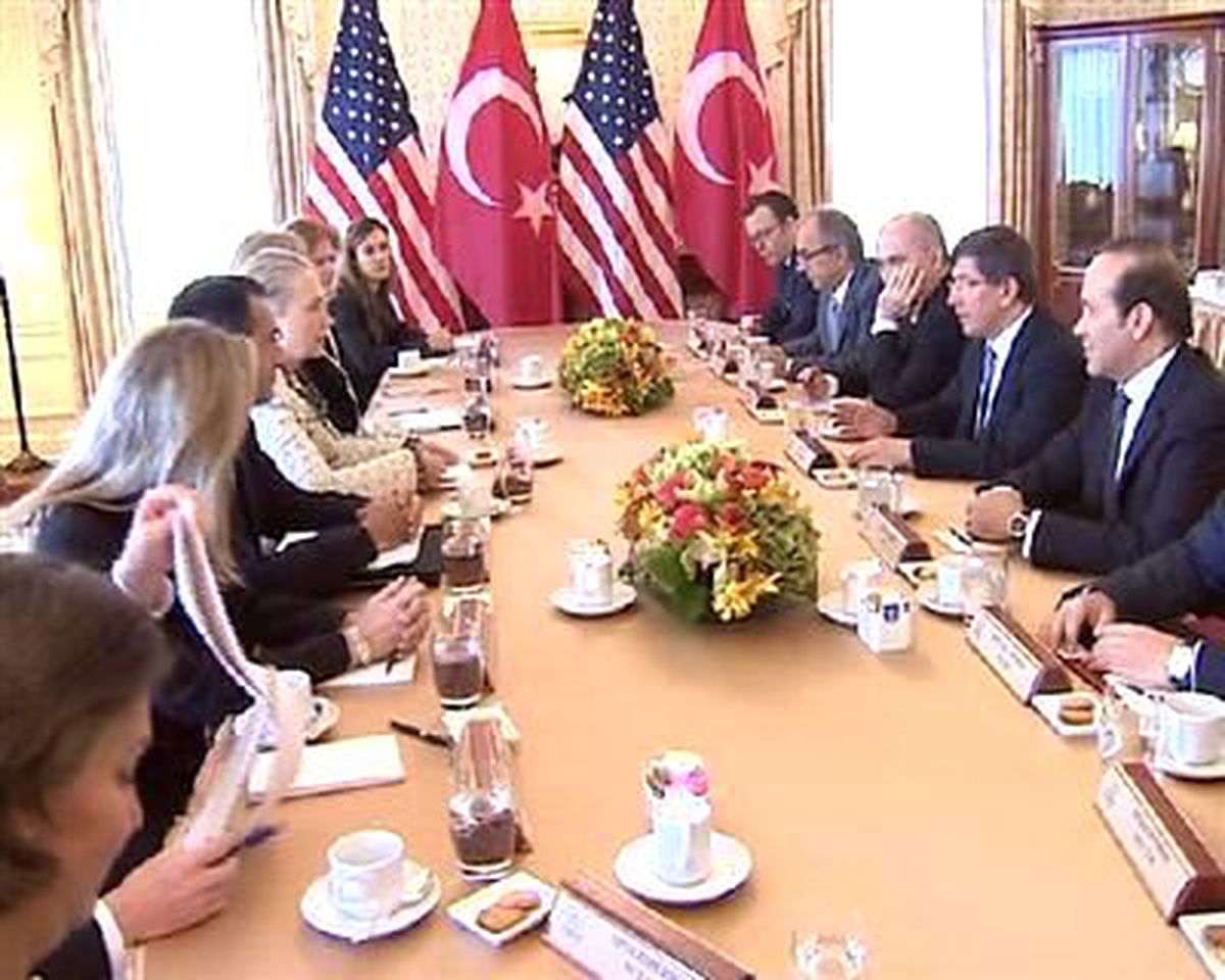 Davutoğlu, Clinton ile Bir Araya Geldi