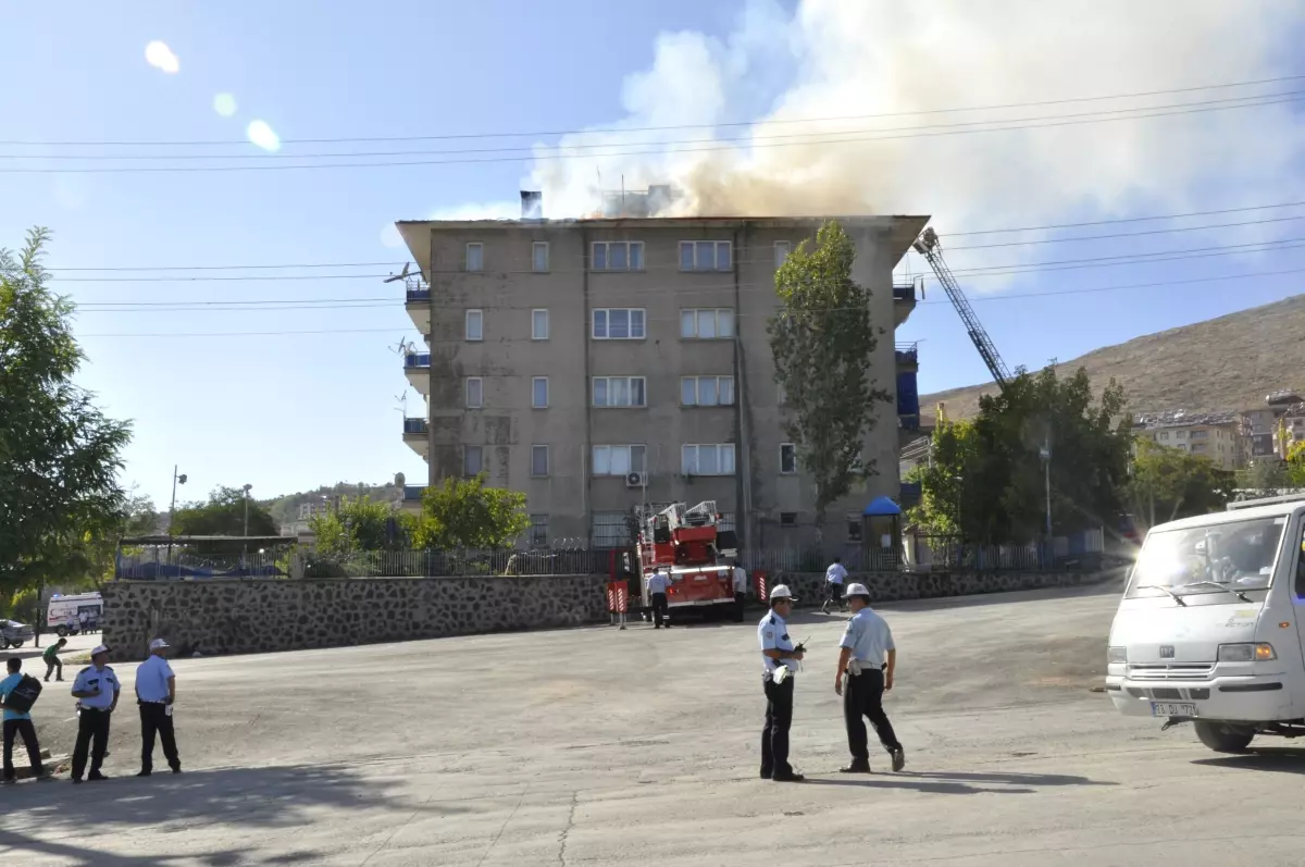 Elazığ\'da Korkutan Yangın