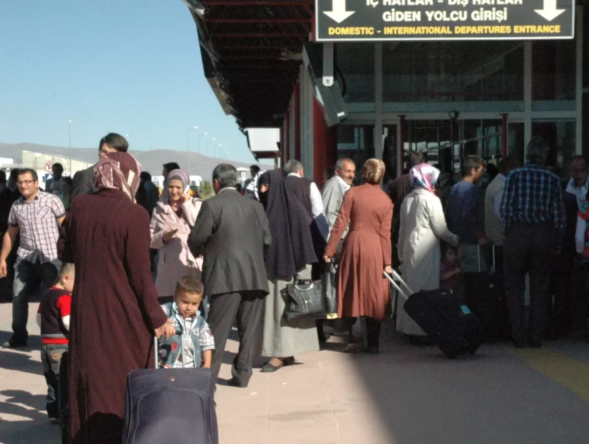 Erzurum\'dan İlk Hacı Kafilesi Yola Çıktı