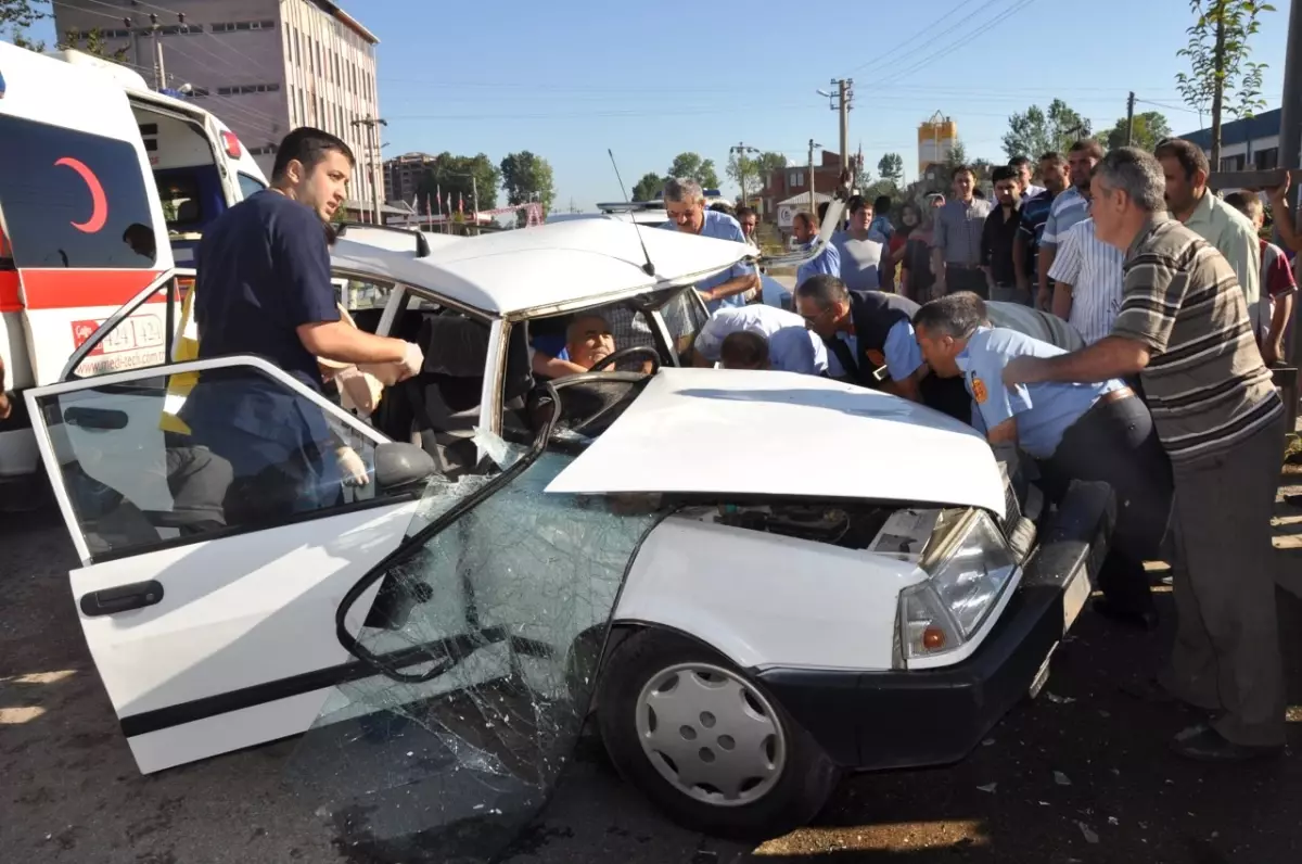 Fatsa\'da Zincirleme Trafik Kazası: 3 Yaralı